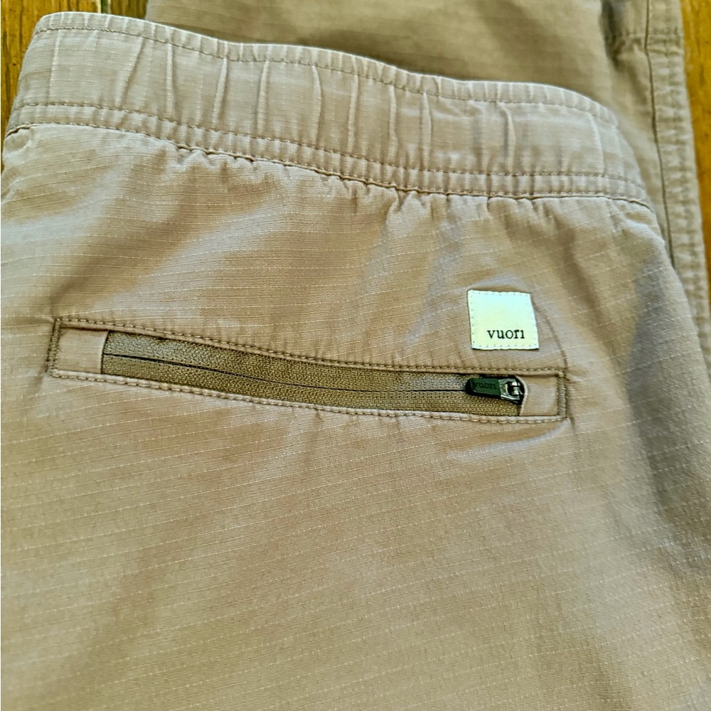 Vuori Beige Joggers with Zipper Pocket